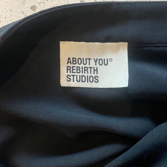 Black long skirt - Picture 4 of 4